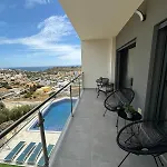 With Sea View شقة البوفيرا