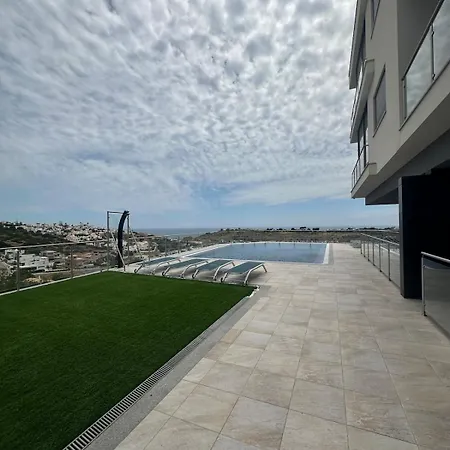 With Sea View דירה